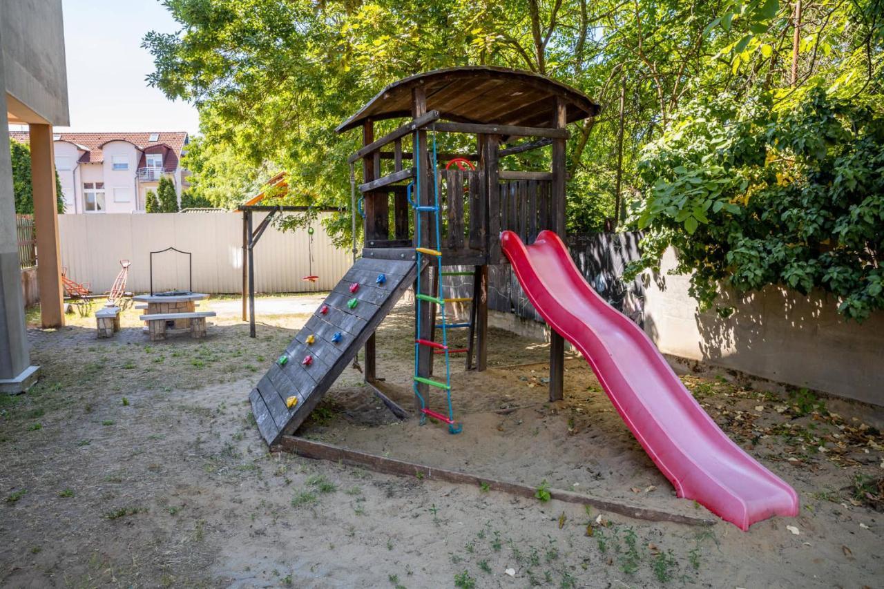 Laszlo Apartman - Hajduszoboszlo Ngoại thất bức ảnh